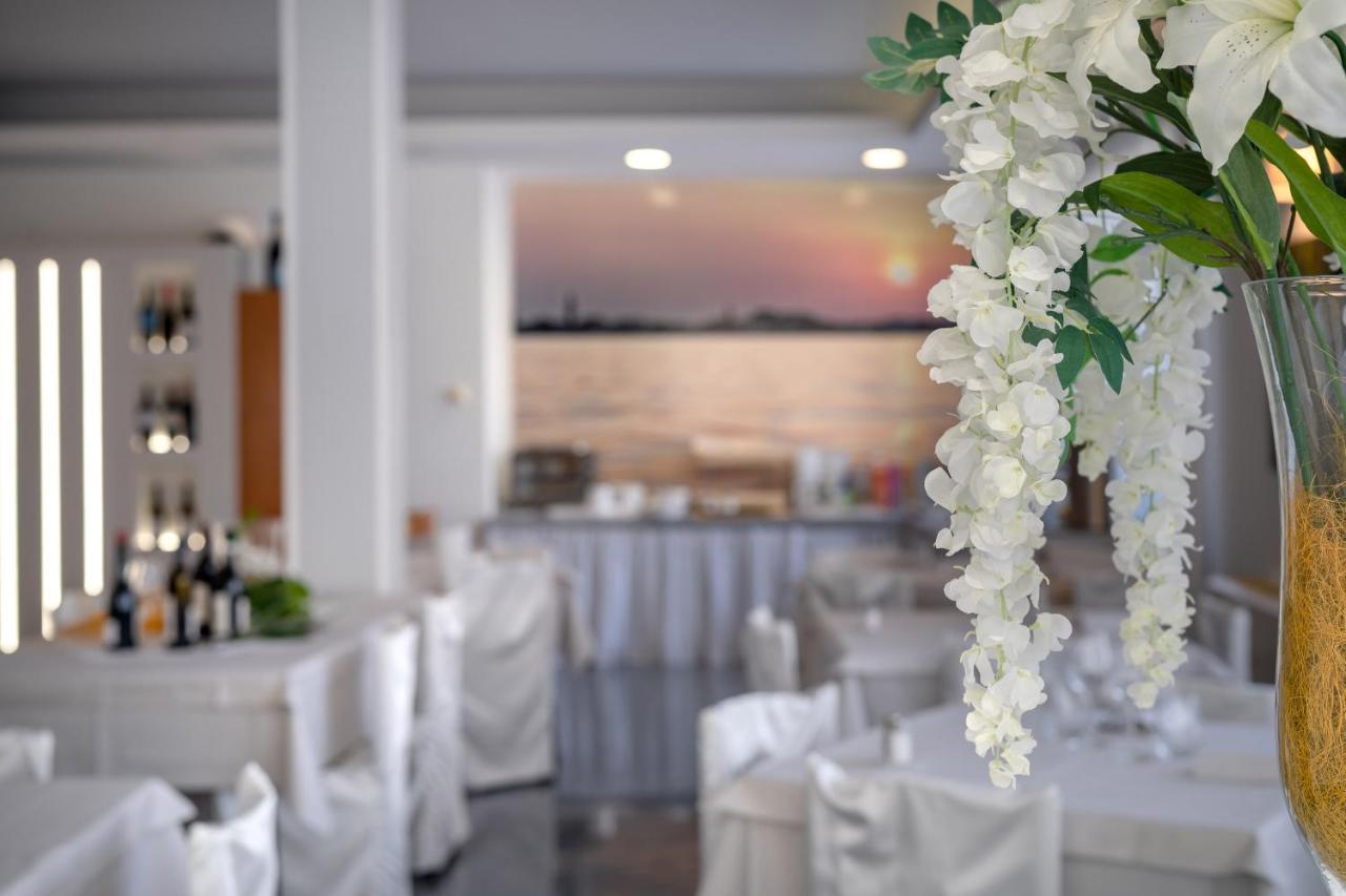 Hotel Tre Rose Caorle Exterior photo